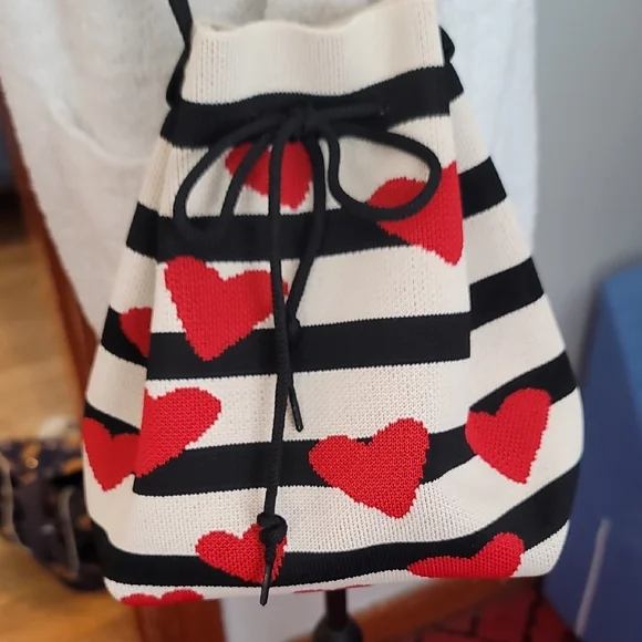Stylish Heart Patterned Crossbody Bag - Picture 4 of 10